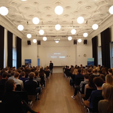 Foredrag om kunstig intelligens for skoler, gymnasier og uddannelsesinstitutioner.